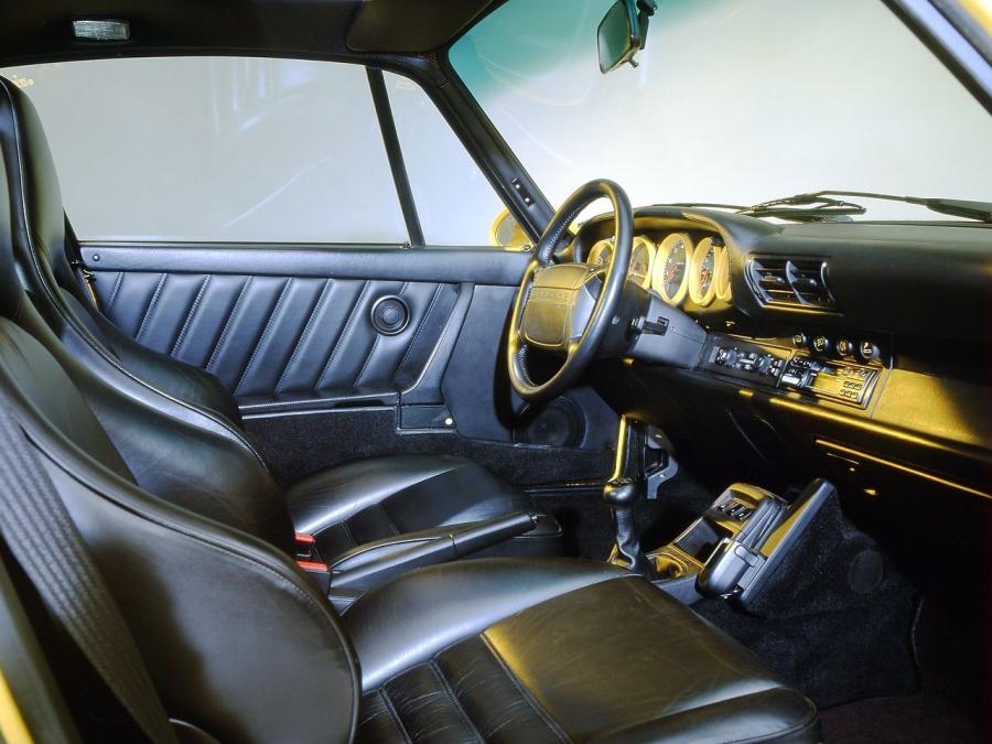  Porsche 911 Turbo 3.6 Coupe 1992 года  (фото 5 из 16)